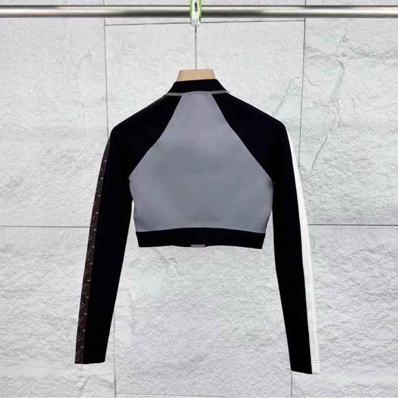 🚩steal authentic Louis Vuitton Black and Gray Top - Picture 2 of 5